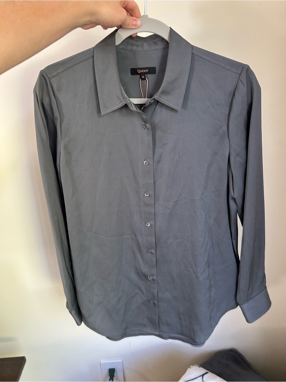 Quince Long-Sleeve Button-Up Washable Stretch Silk Blouse in Gray